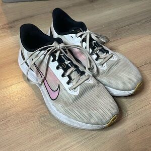 Nike Women's Air Winflo 9 'White Pink Spell' Running Shoes Size 8.5. Good tread!